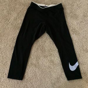 Nike like new capri leggings size medium